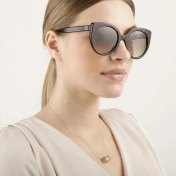 GUCCI CLASSIC AND TIMELESS HAVANA FRAMES WITH “GG” GOLD LOGO ON TEMPLES SUNNIES